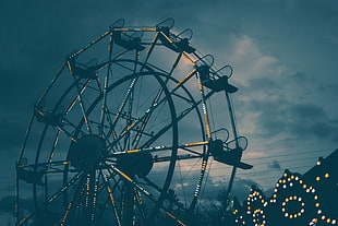 yellow and black Ferris wheel