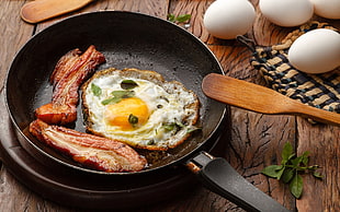 black metal skillet, food, eggs, bacon