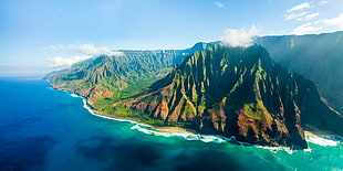 island with grass field near body of water, kauai, hawaii HD wallpaper