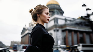 shallow focus photography of woman in black top