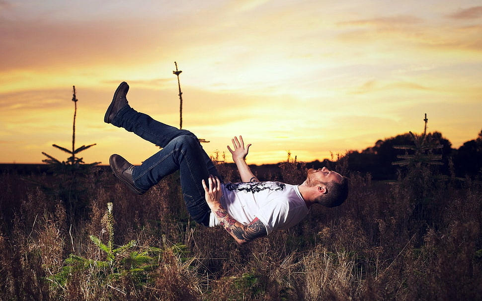 man levitates HD wallpaper