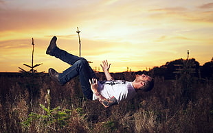 man levitates HD wallpaper