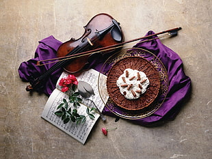 brown violin with box beside of red flowers HD wallpaper