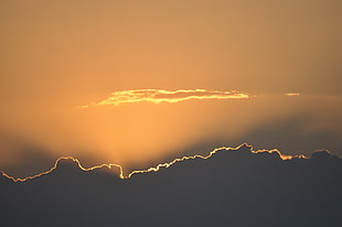 cirrus cloud during golden hour HD wallpaper