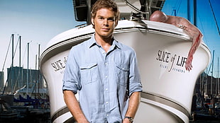 man wearing blue dress shirt during daytime HD wallpaper