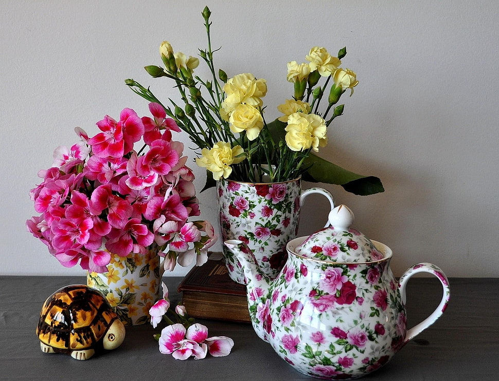 pink and yellow flower centerpiece HD wallpaper