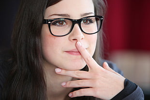 woman with black framed eyeglasses close-up photography