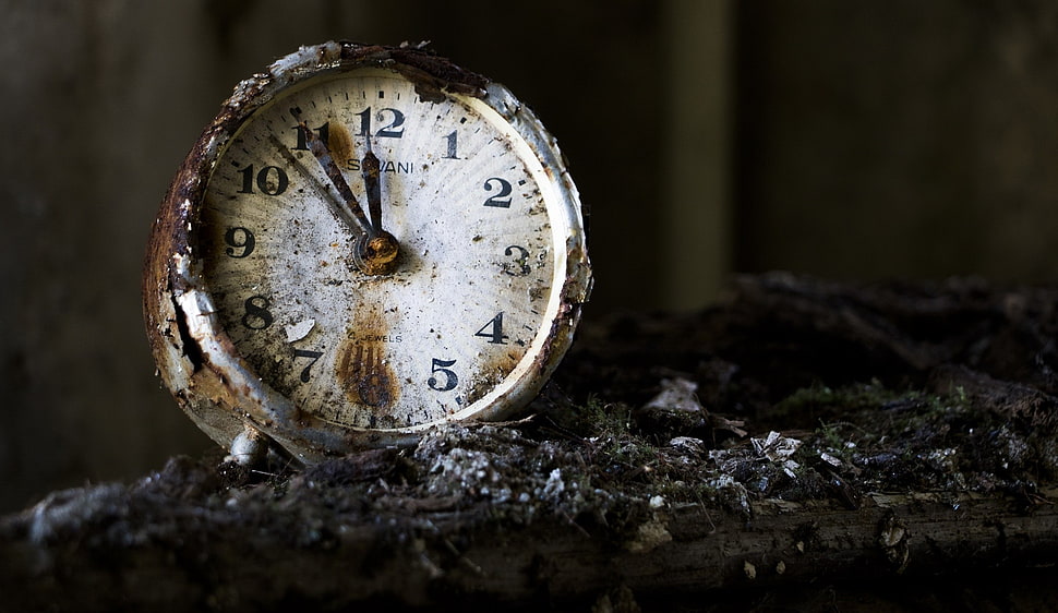round white analog desk clock, old, rust, clocks HD wallpaper